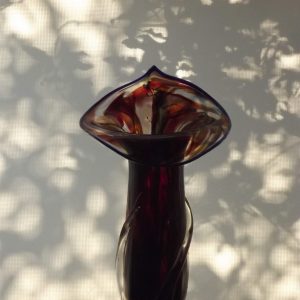BLACK TRY TRILLIUM LILY Vase